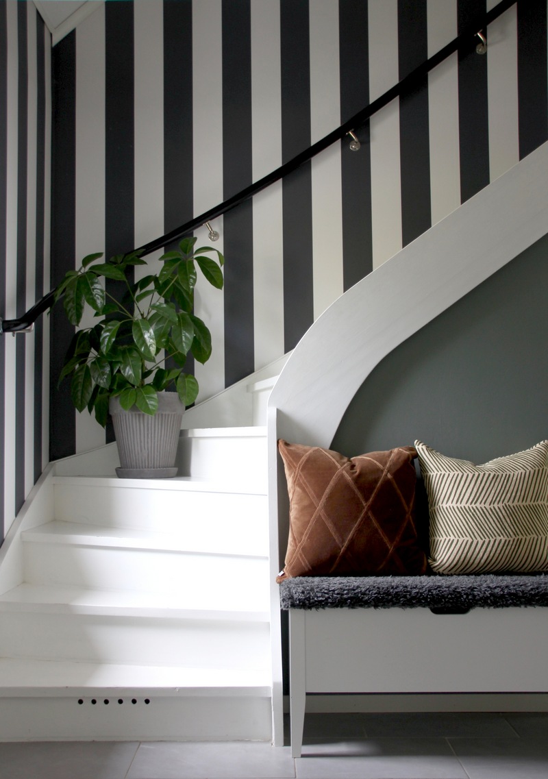 How To Decorate With Black And White Stripes • One Brick At A Time