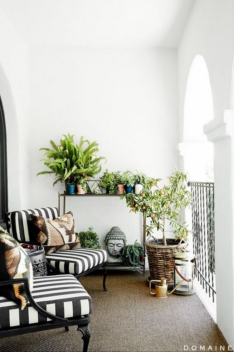 How To Decorate With Black And White Stripes • One Brick At A Time